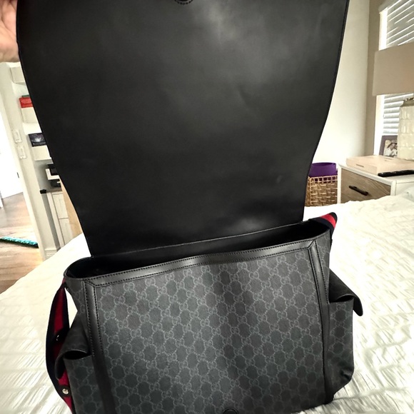 Gucci Kids GG Supreme Baby Messenger Changing Bag - Picture 11 of 11